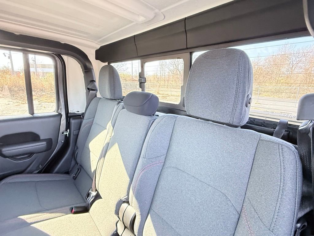 Used 2024 Jeep Gladiator Rubicon image 32