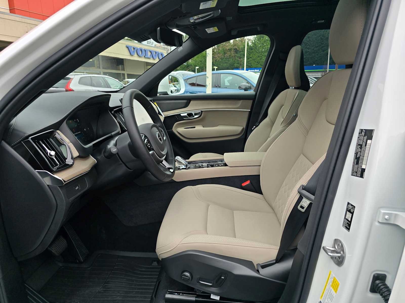 New 2026 Volvo XC90 B6 Plus w/ Protection Package Premier AWD/4WD image 21