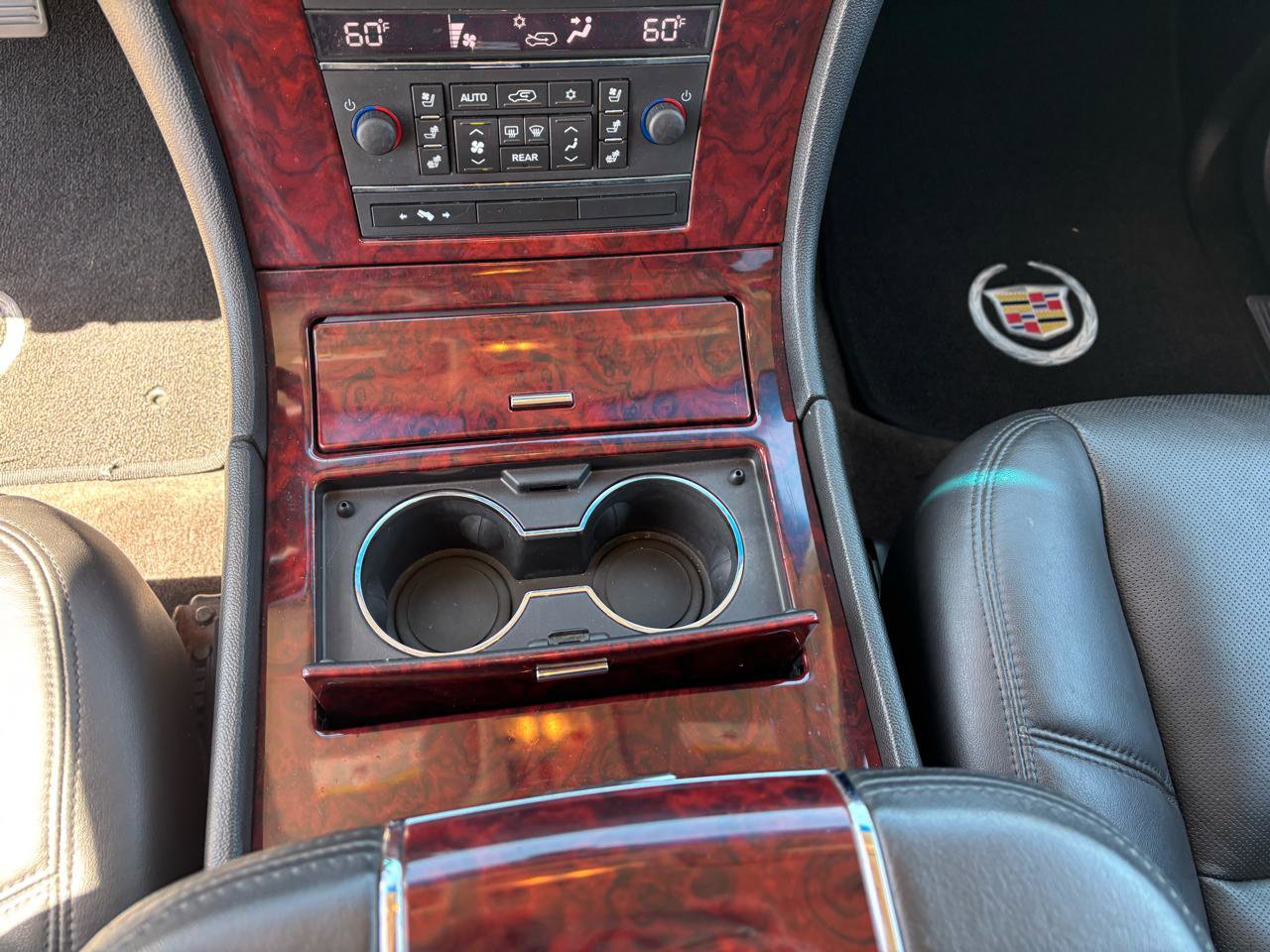 Used 2014 Cadillac Escalade Luxury RWD image 19