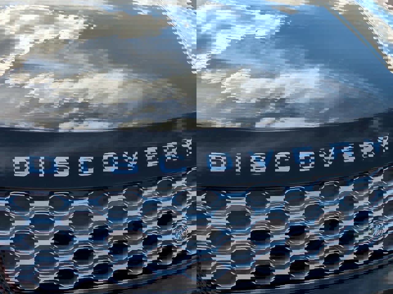 Used 2024 Land Rover Discovery Metropolitan Edition image 12