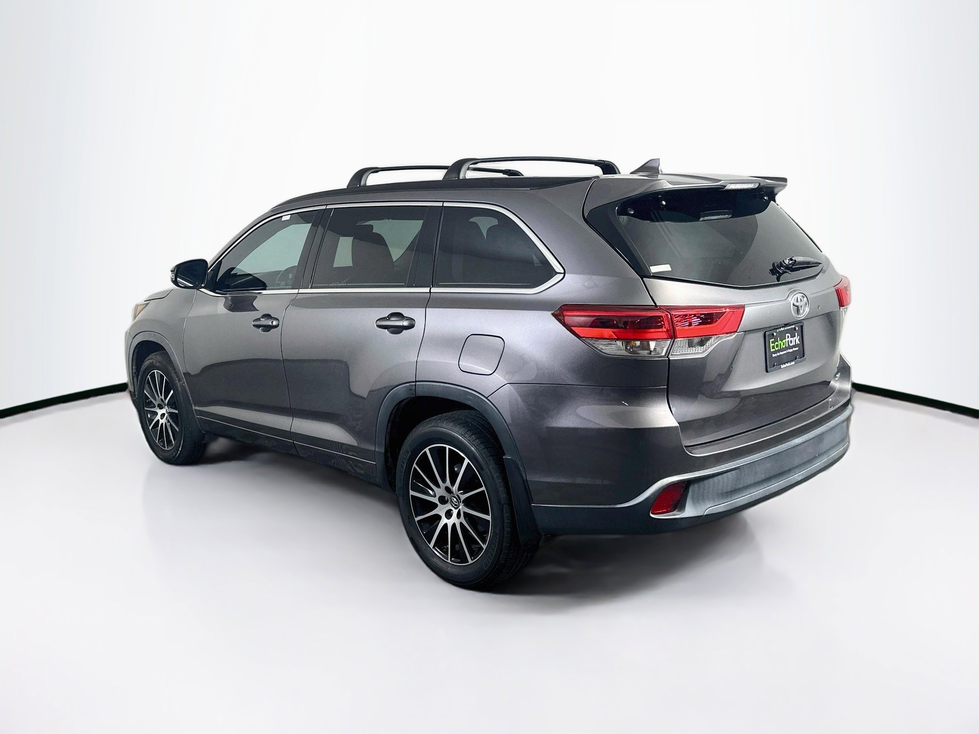 Used 2018 Toyota Highlander SE FWD image 5
