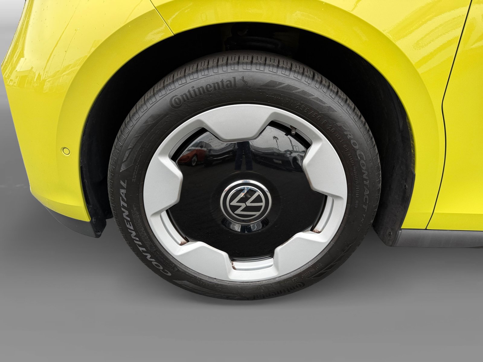 Certified 2025 Volkswagen ID. Buzz Pro S Plus AWD/4WD image 9