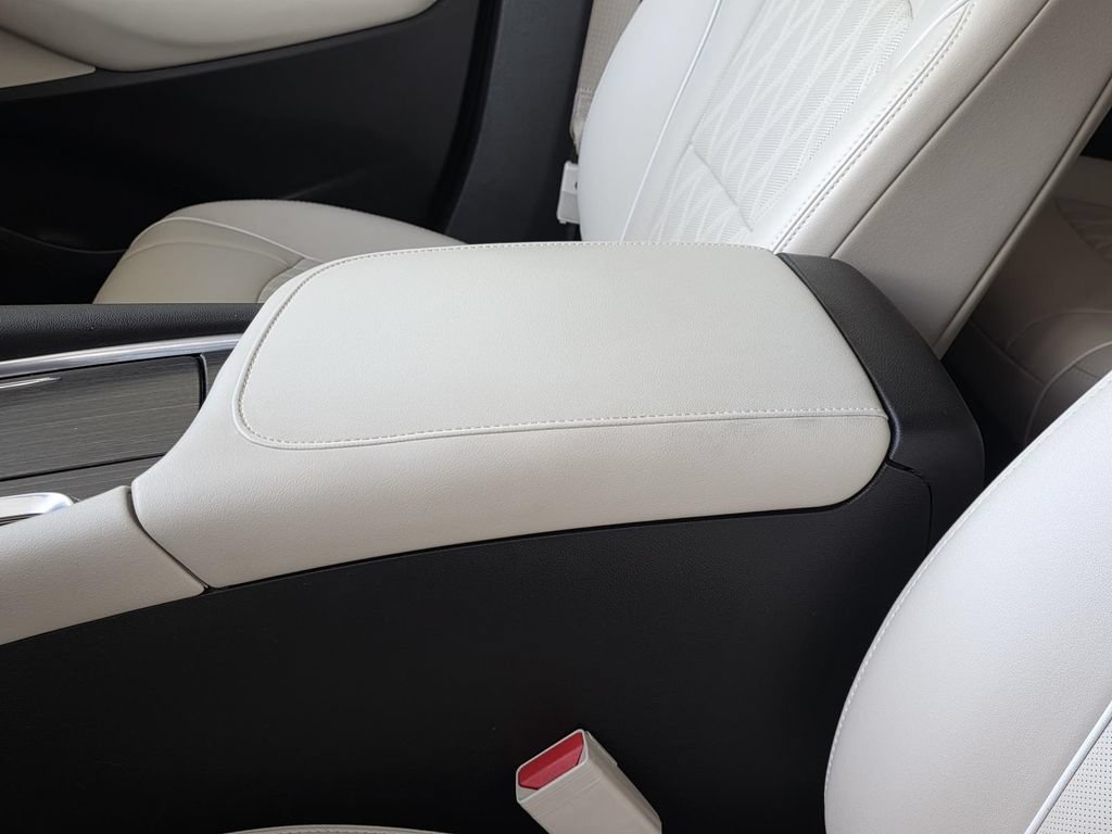 Used 2022 Buick Enclave Avenir w/ Avenir Technology Package FWD image 9