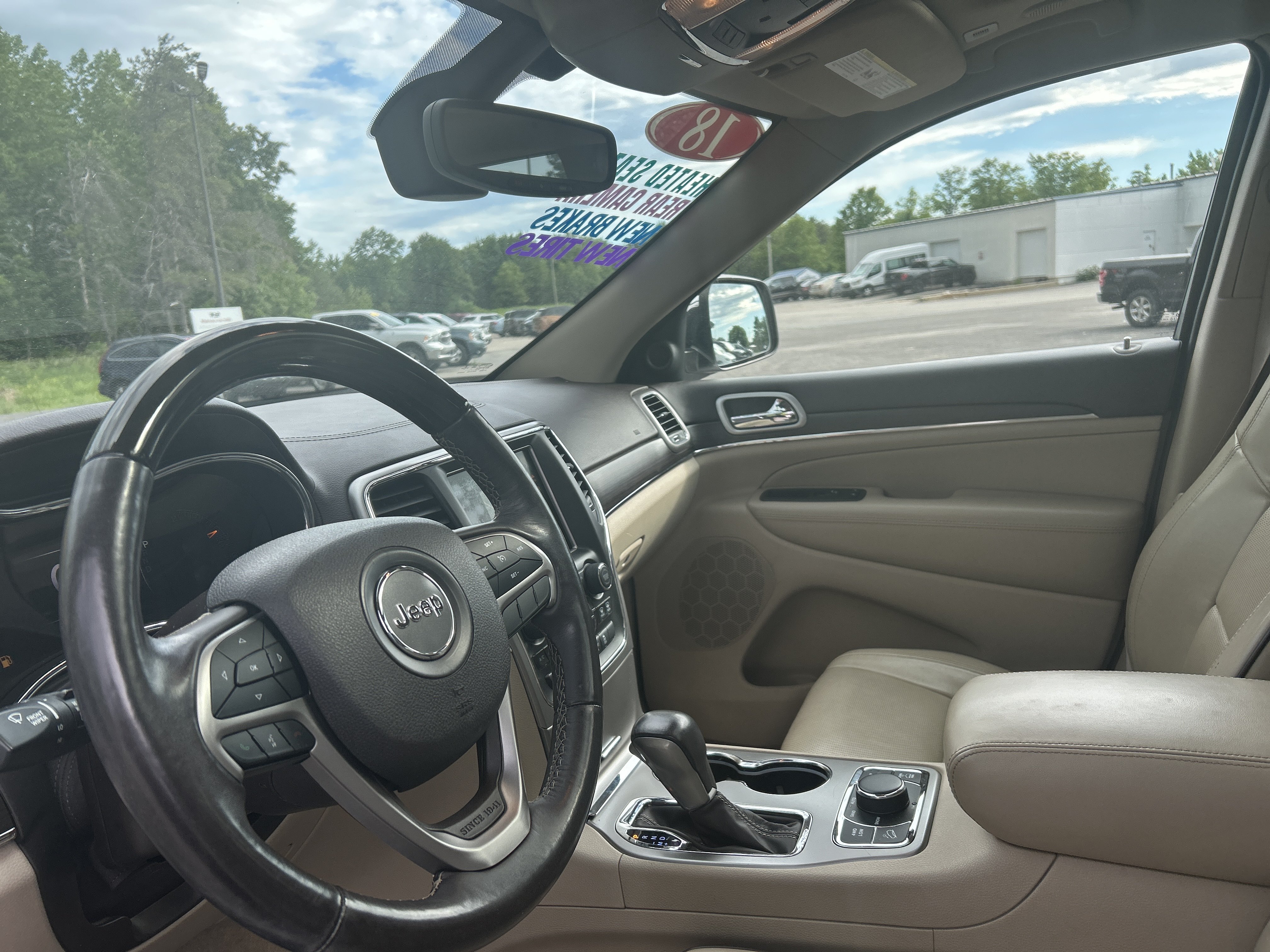 Used 2018 Jeep Grand Cherokee Overland AWD/4WD image 15