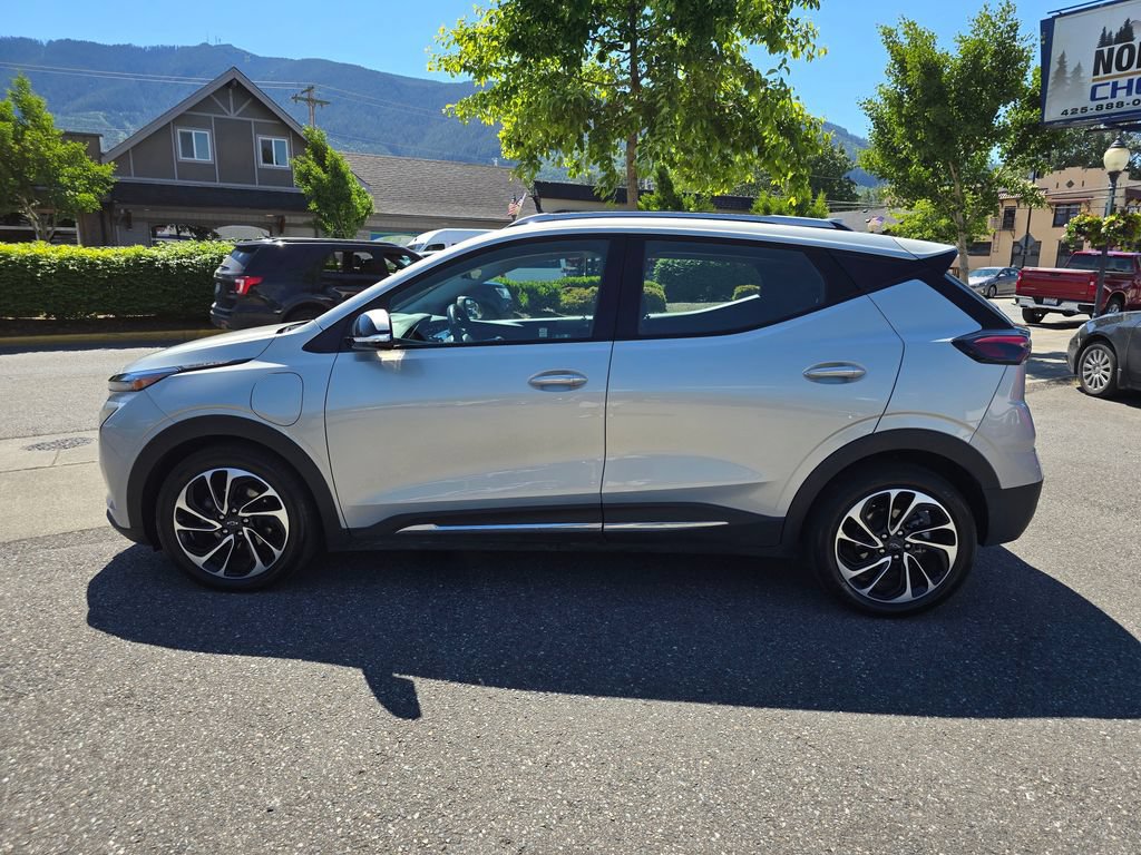 Used 2023 Chevrolet Bolt EUV Premier w/ Sun & Sound Package FWD image 8