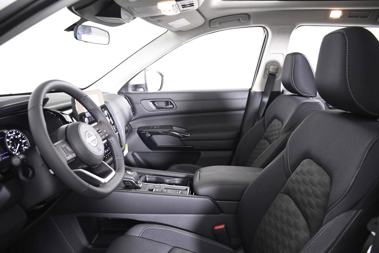 New 2024 Nissan Pathfinder SV w/ SV Premium Package FWD image 22