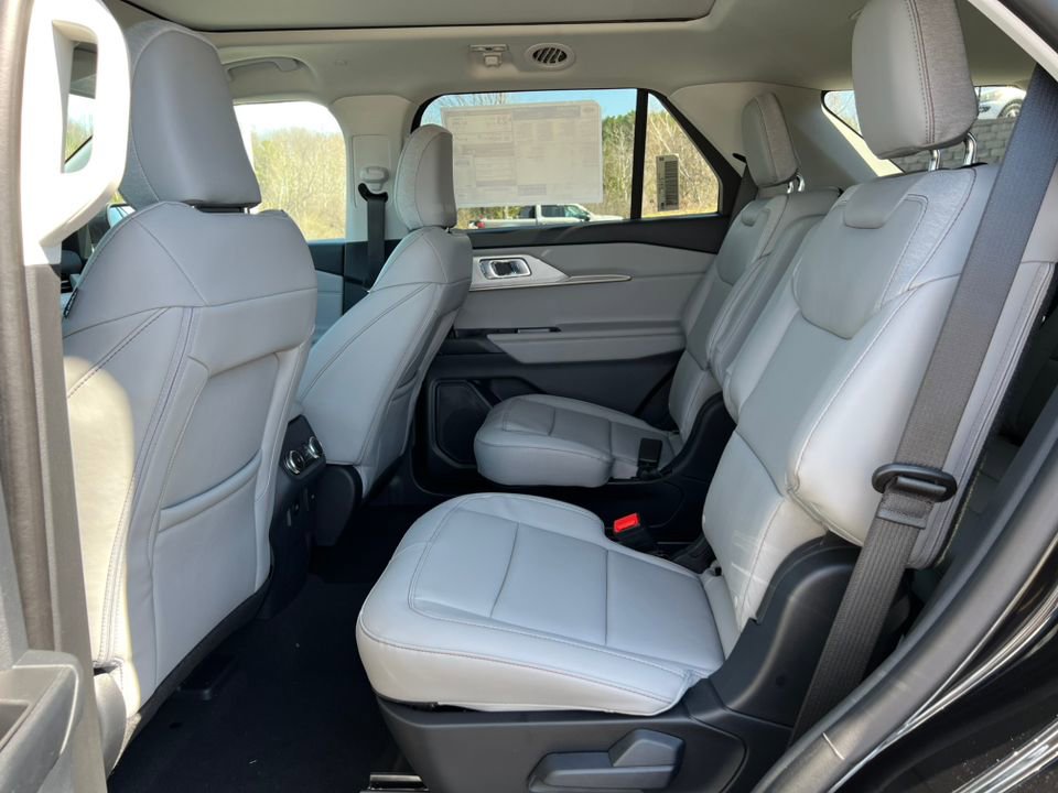 Used 2026 Ford Explorer Active AWD/4WD image 4
