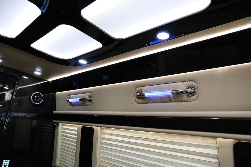 Used 2020 Mercedes-Benz Sprinter 3500 w/ Windows All Around Package image 50