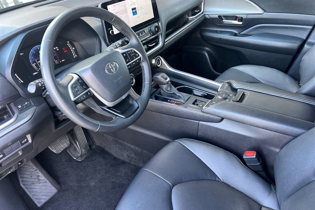 Certified 2025 Toyota Grand Highlander XLE image 12