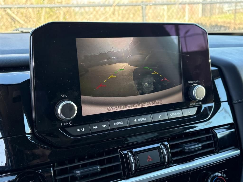 Used 2025 Nissan Pathfinder SV image 8