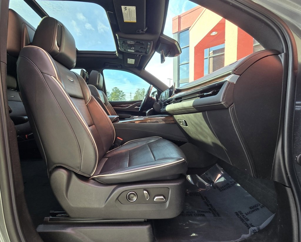 Used 2021 Cadillac Escalade Premium Luxury image 24