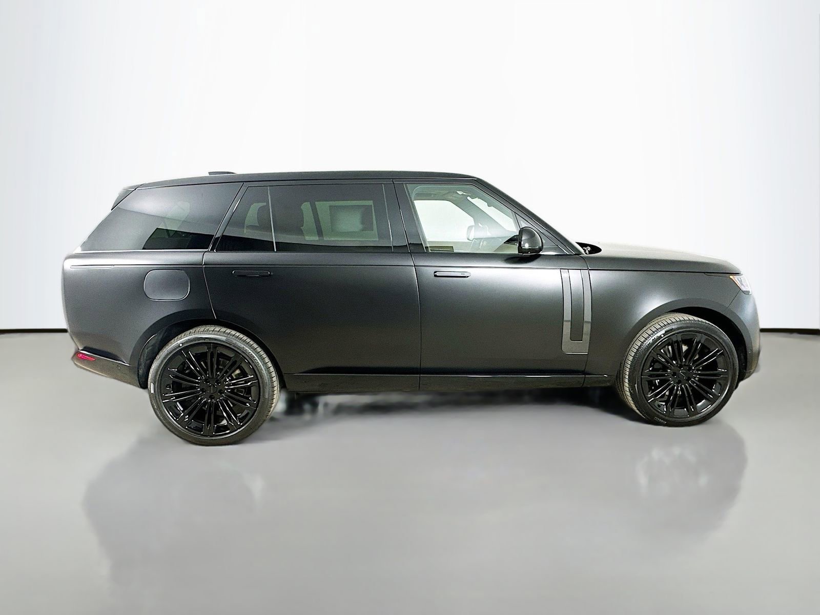 New 2026 Land Rover Range Rover Long Wheelbase SE AWD/4WD image 4