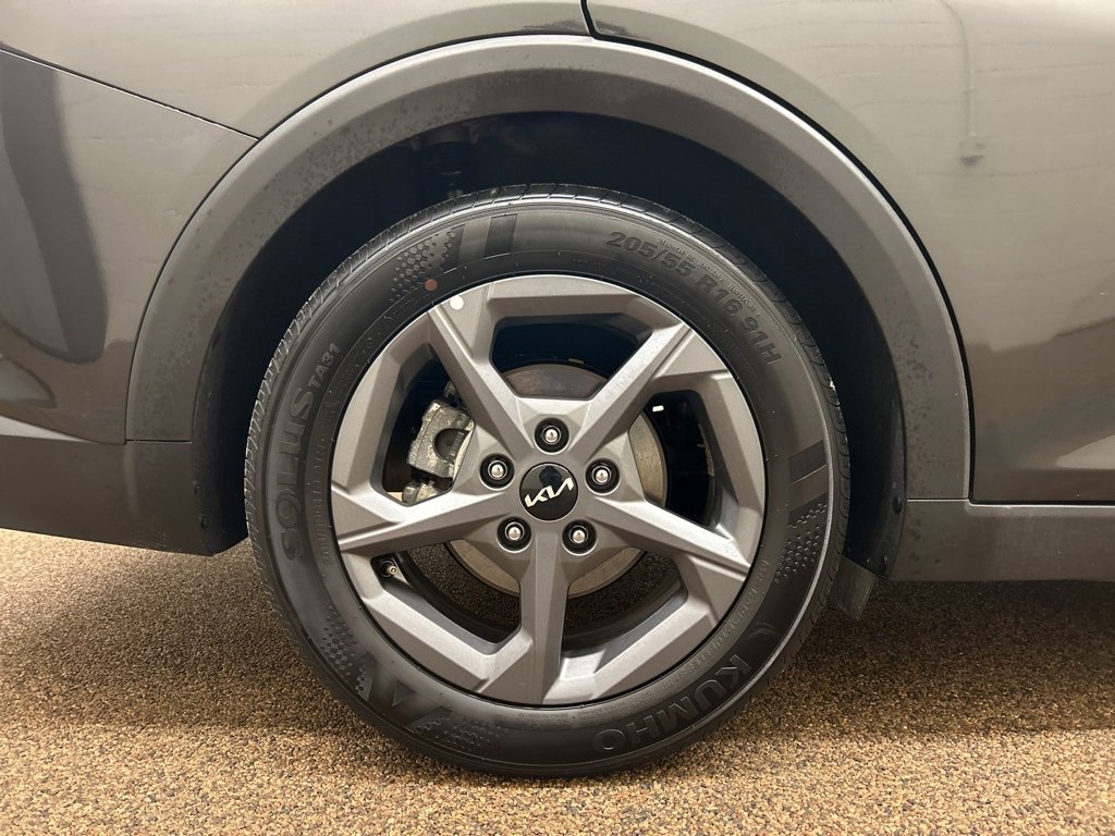 Used 2025 Kia K4 LXS image 26