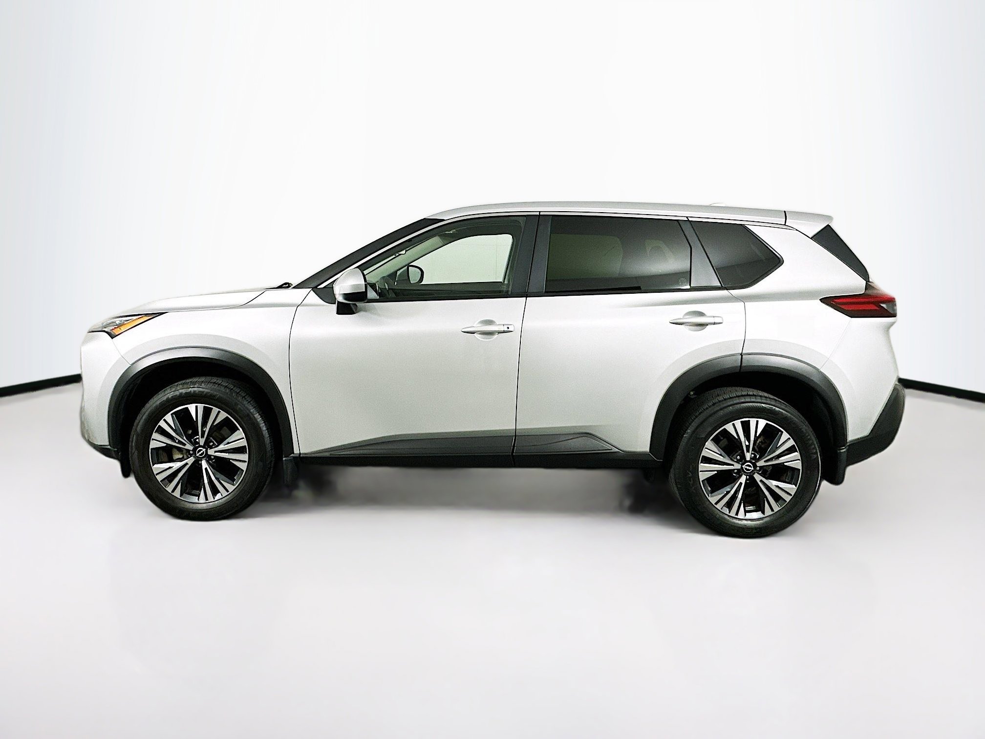 Used 2023 Nissan Rogue SV image 4
