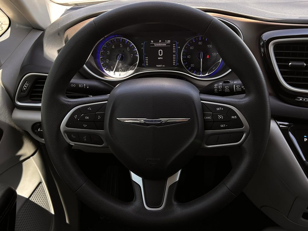 Used 2017 Chrysler Pacifica Touring w/ Tire & Wheel Group image 13