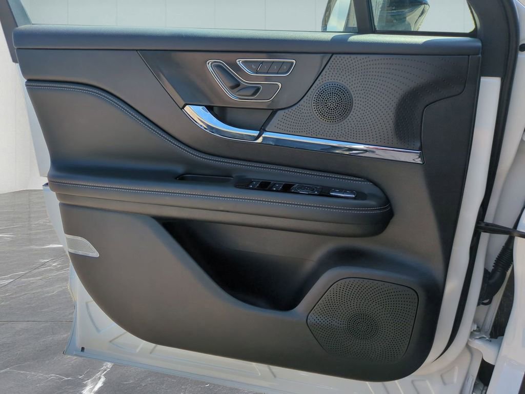 Certified 2024 Lincoln Corsair AWD w/ Equipment Group 101A image 14