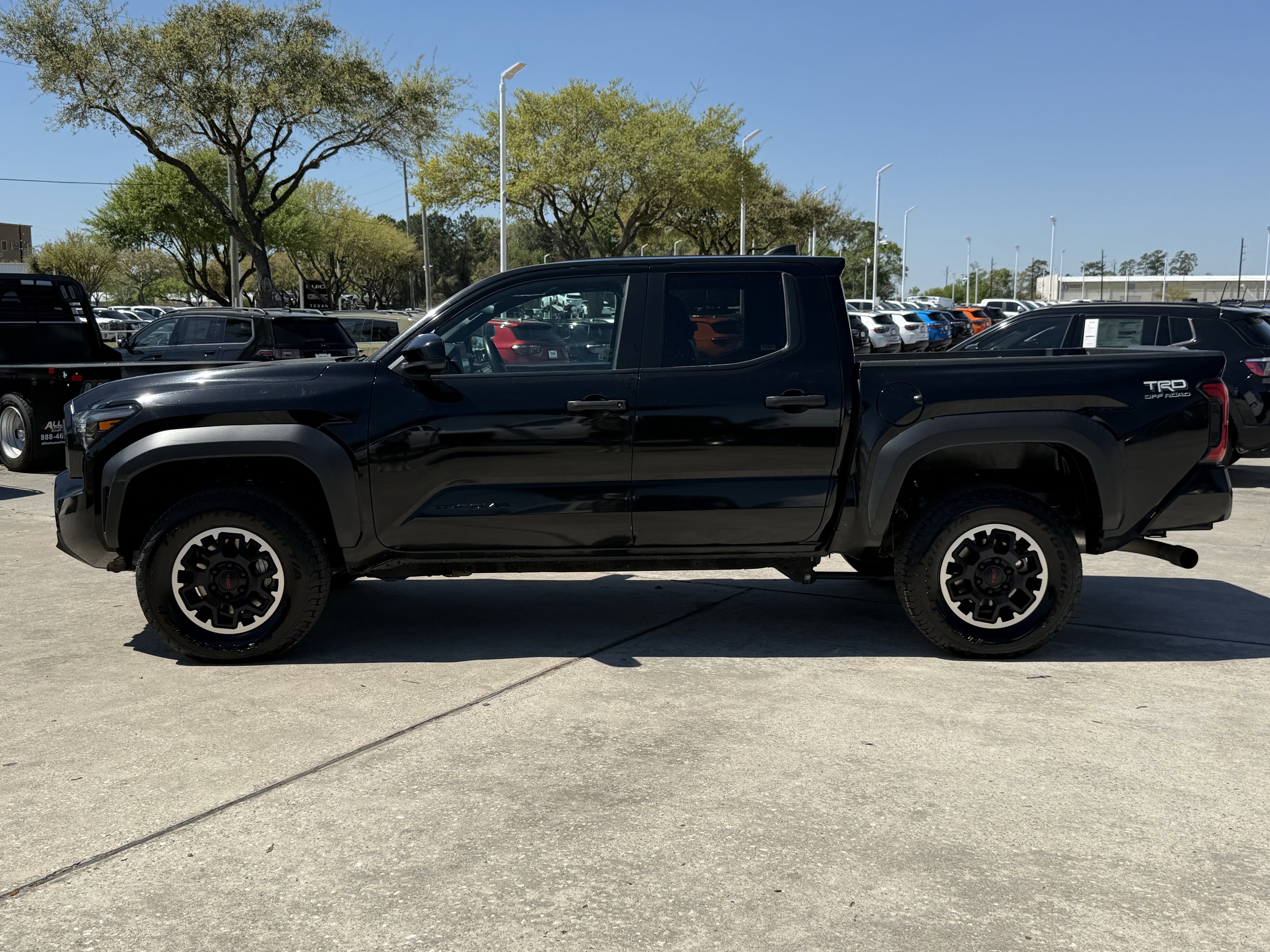 Used 2024 Toyota Tacoma TRD Off-Road image 9