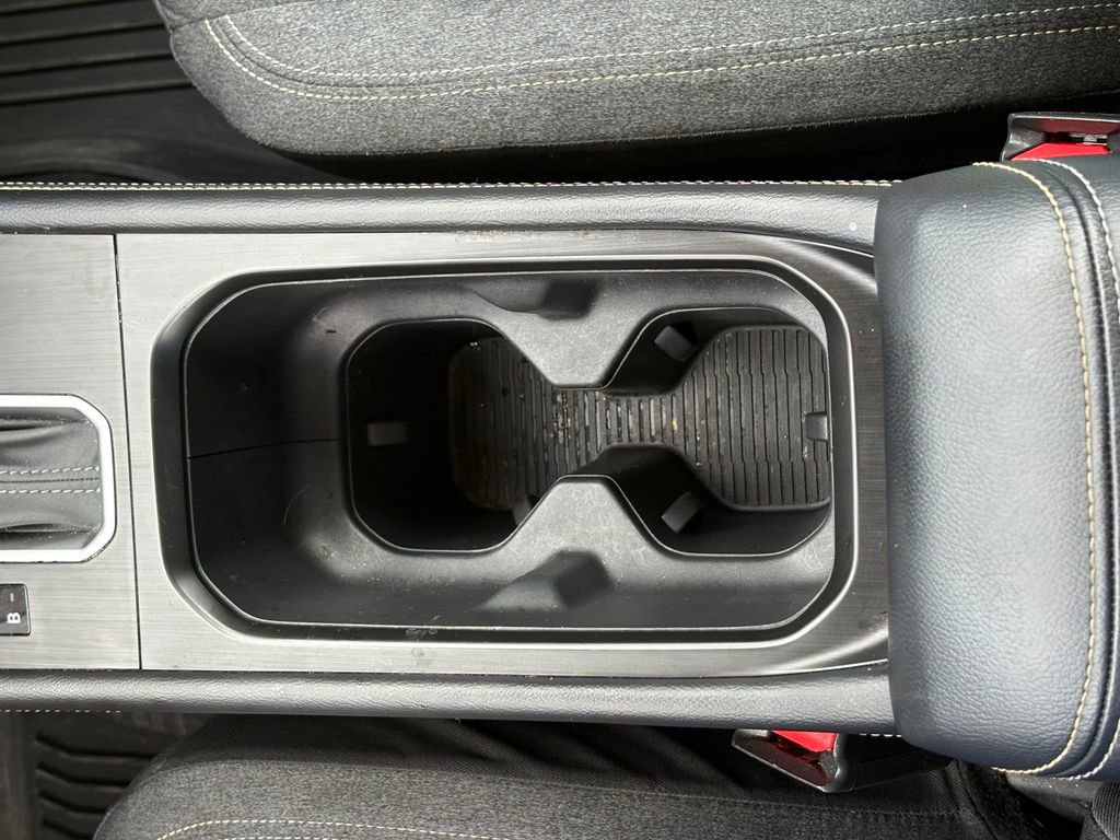 Used 2025 Nissan Kicks SV AWD/4WD image 27