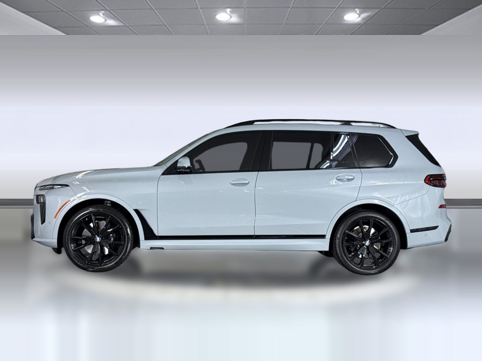 Used 2024 BMW X7 xDrive40i w/ M Sport Package AWD/4WD image 2
