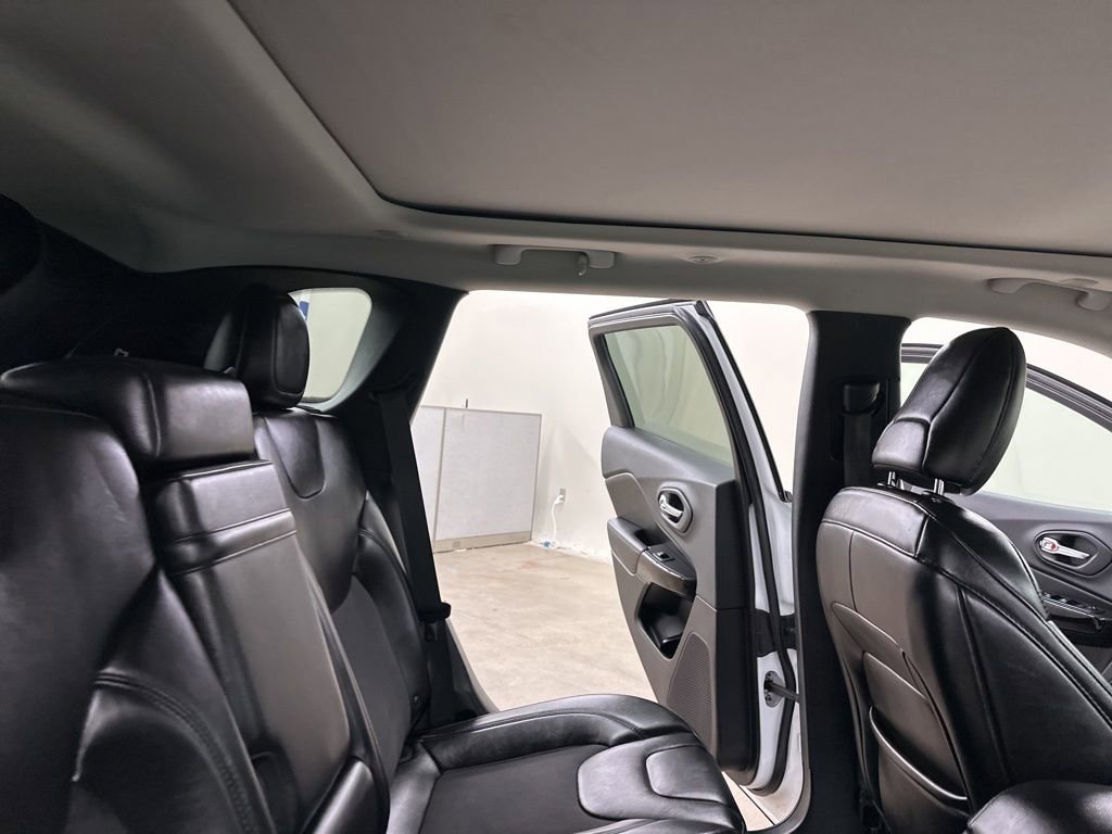 Used 2019 Jeep Cherokee Latitude Plus image 25