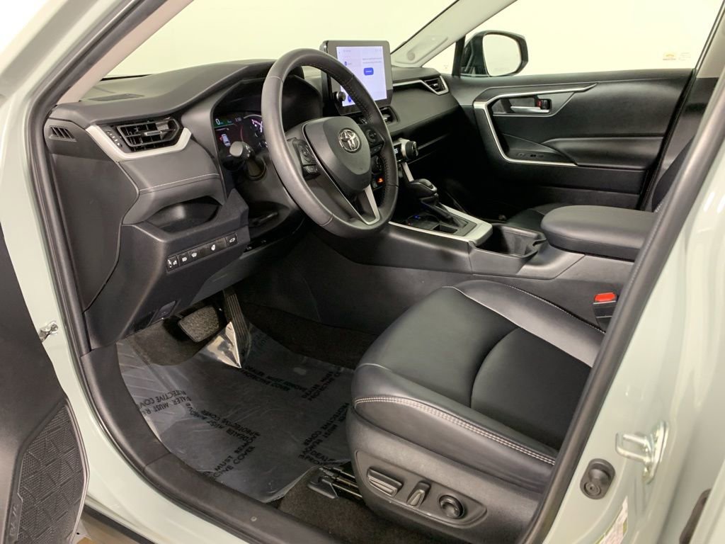 Used 2023 Toyota RAV4 XLE Premium AWD/4WD image 32
