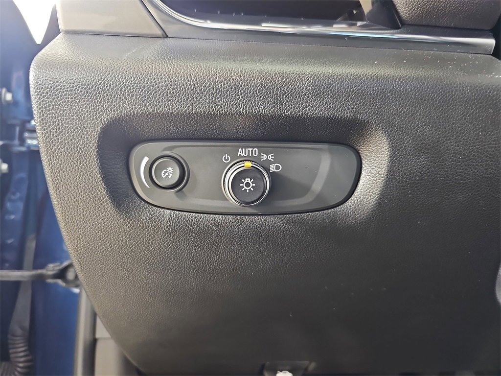 Certified 2023 Chevrolet Traverse LT w/ LT Premium Package image 34