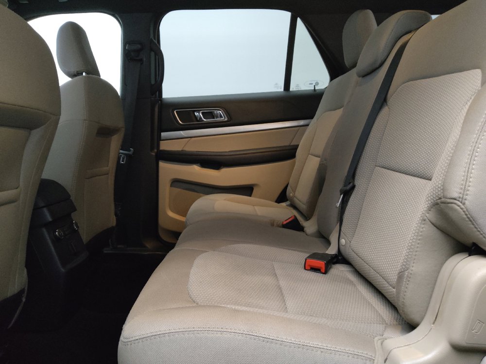 Used 2019 Ford Explorer XLT w/ Equipment Group 201A FWD image 18