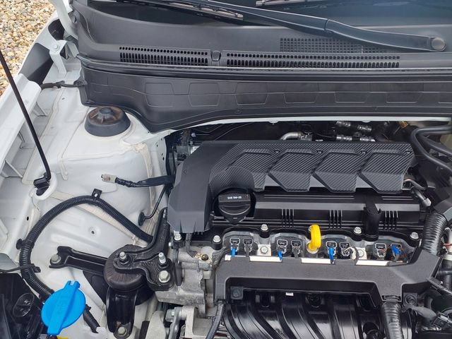 Certified 2025 Hyundai Venue SEL FWD image 16