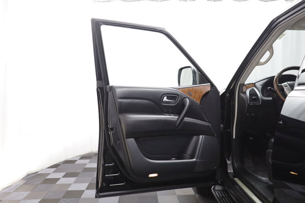 Used 2018 INFINITI QX80 4WD w/ All Season Package image 4