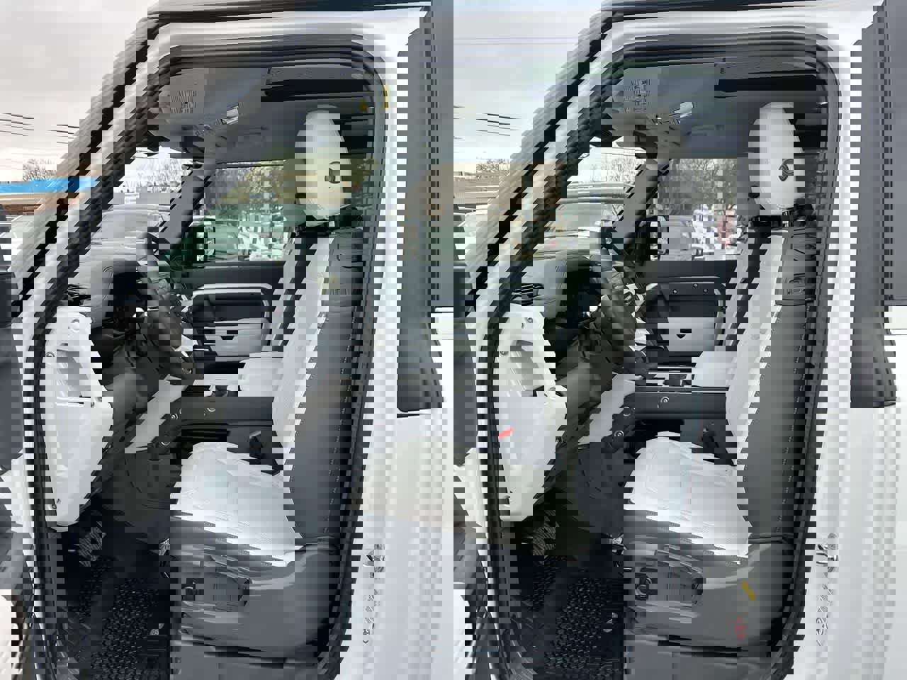 Used 2025 Land Rover Defender 90 S image 20