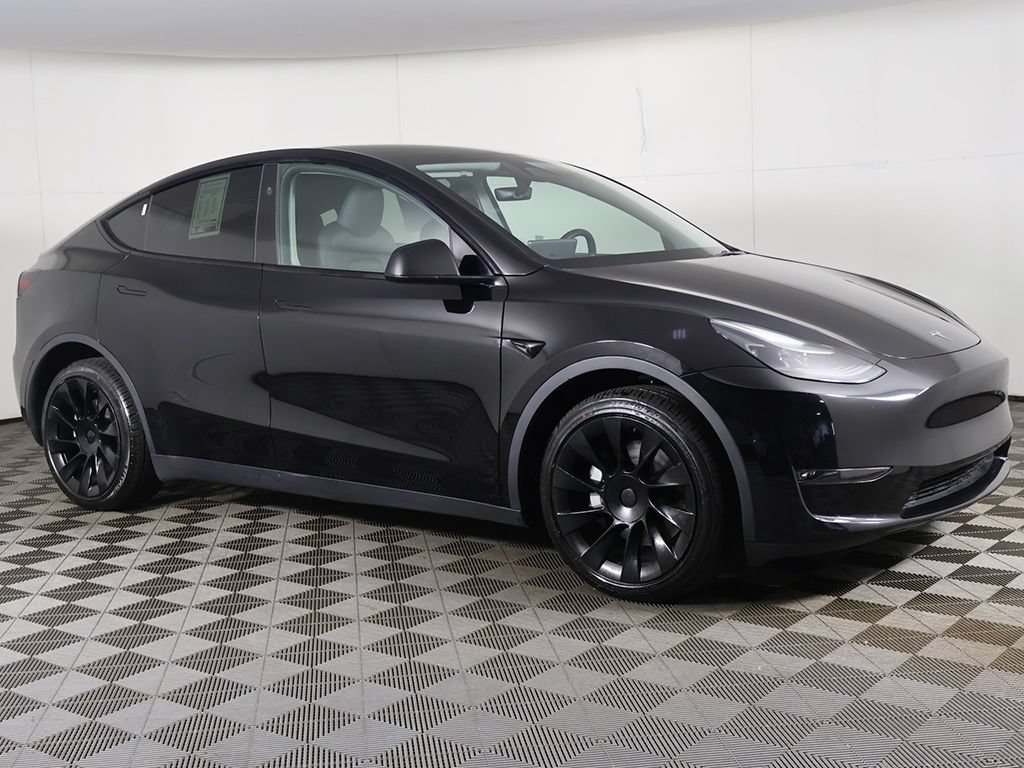 Used 2023 Tesla Model Y Long Range AWD/4WD image 2