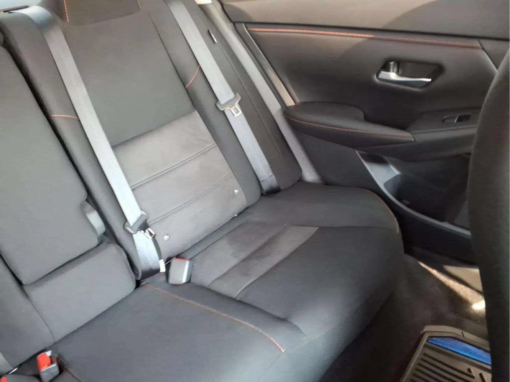 Used 2025 Nissan Sentra SR FWD image 18