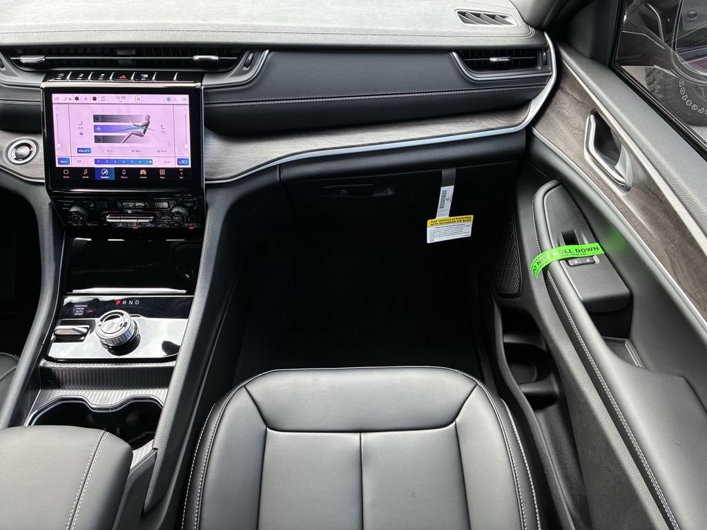 New 2025 Jeep Grand Cherokee Limited AWD/4WD image 16