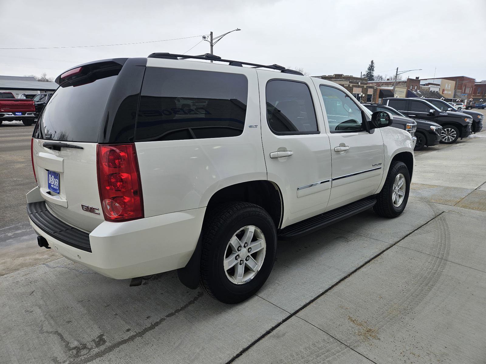 Used 2011 GMC Yukon SLT w/ SLT-2 Equipment Package image 5