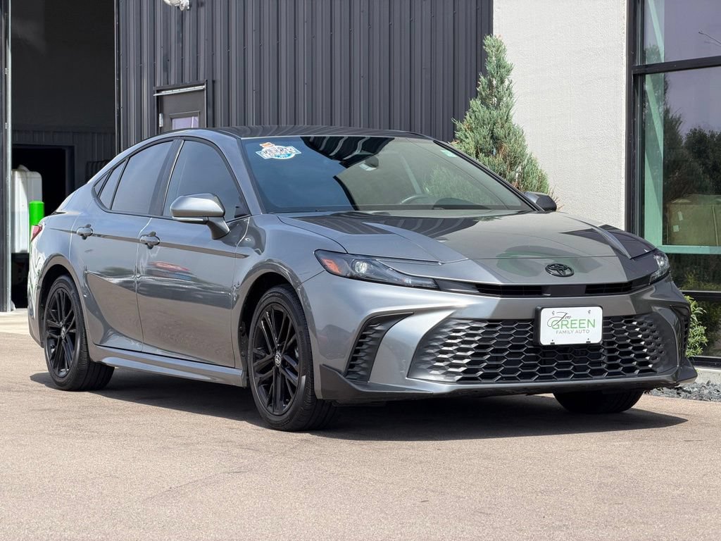 Used 2026 Toyota Camry SE FWD image 4