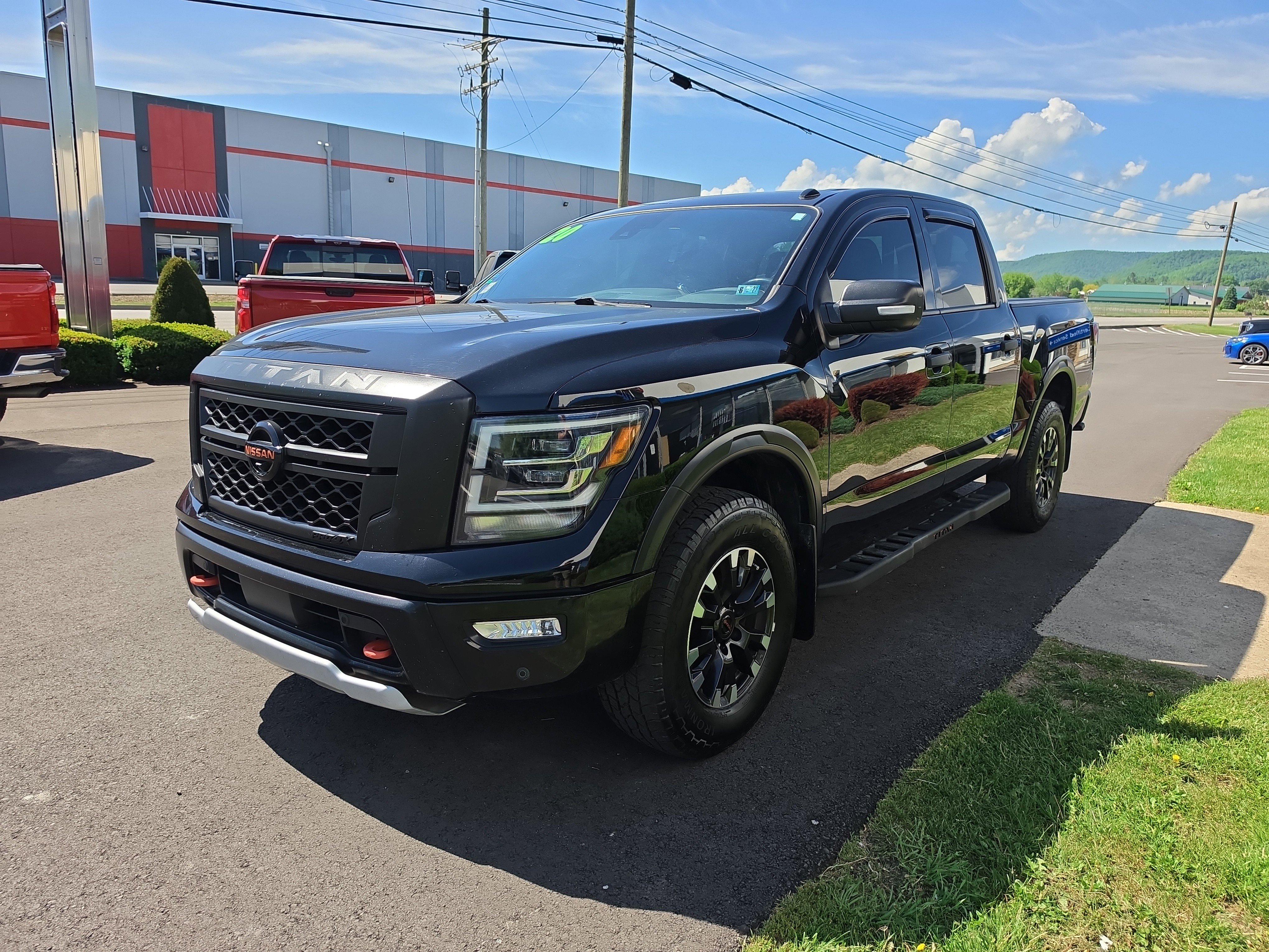 Used 2020 Nissan Titan PRO-4X w/ Pro-4x Convenience Package AWD/4WD image 8