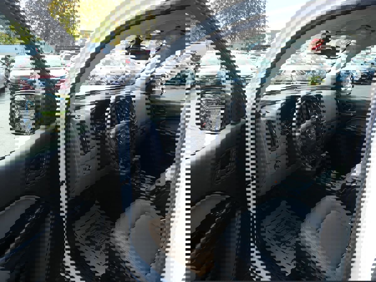 Used 2016 GMC Canyon W/T image 9