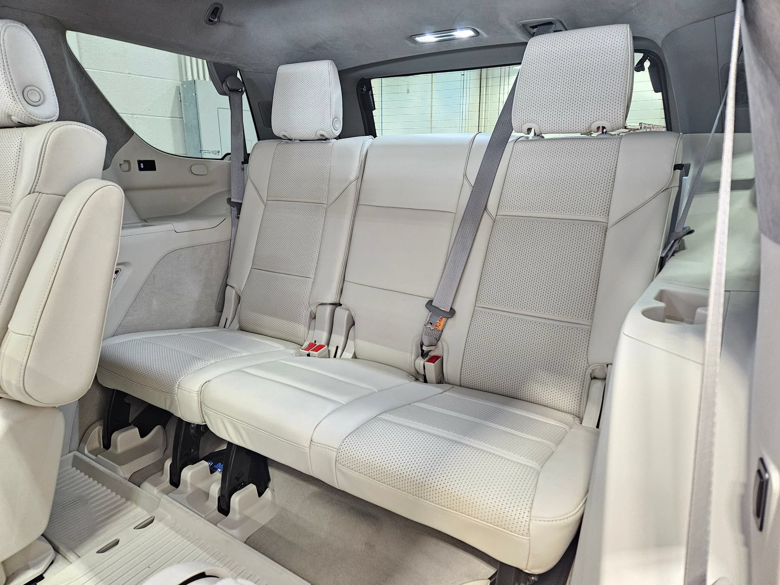 Used 2021 Cadillac Escalade Premium Luxury Platinum w/ Heavy-Duty Trailer Package AWD/4WD image 15
