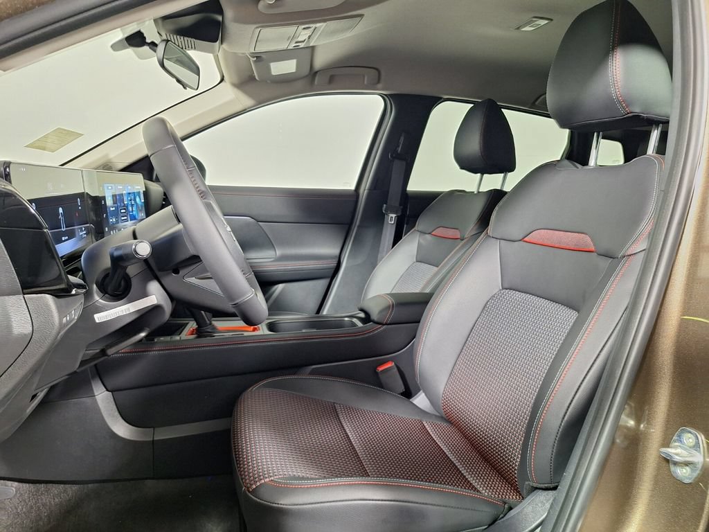 Used 2026 Nissan Kicks SR FWD image 21
