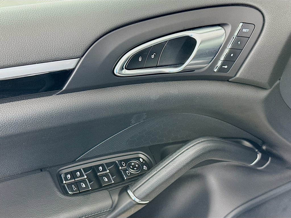 Used 2017 Porsche Cayenne image 18