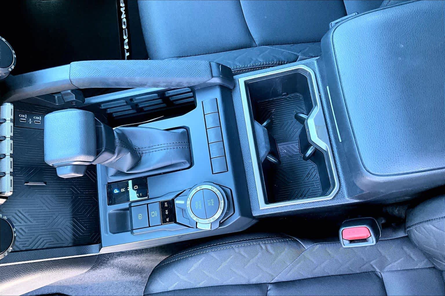 Used 2025 Toyota Tacoma SR5 AWD/4WD image 15