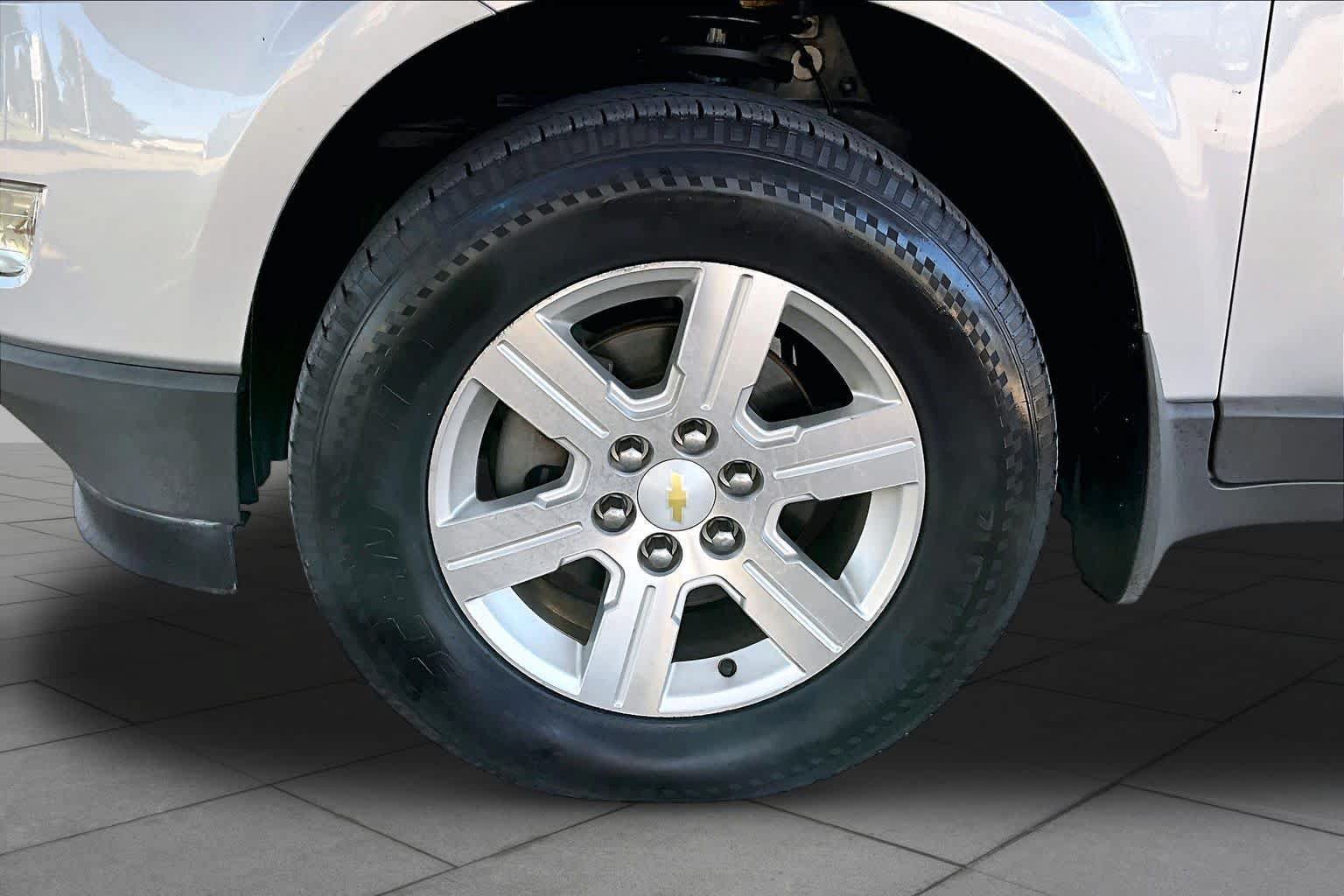 Used 2012 Chevrolet Traverse LT FWD image 9