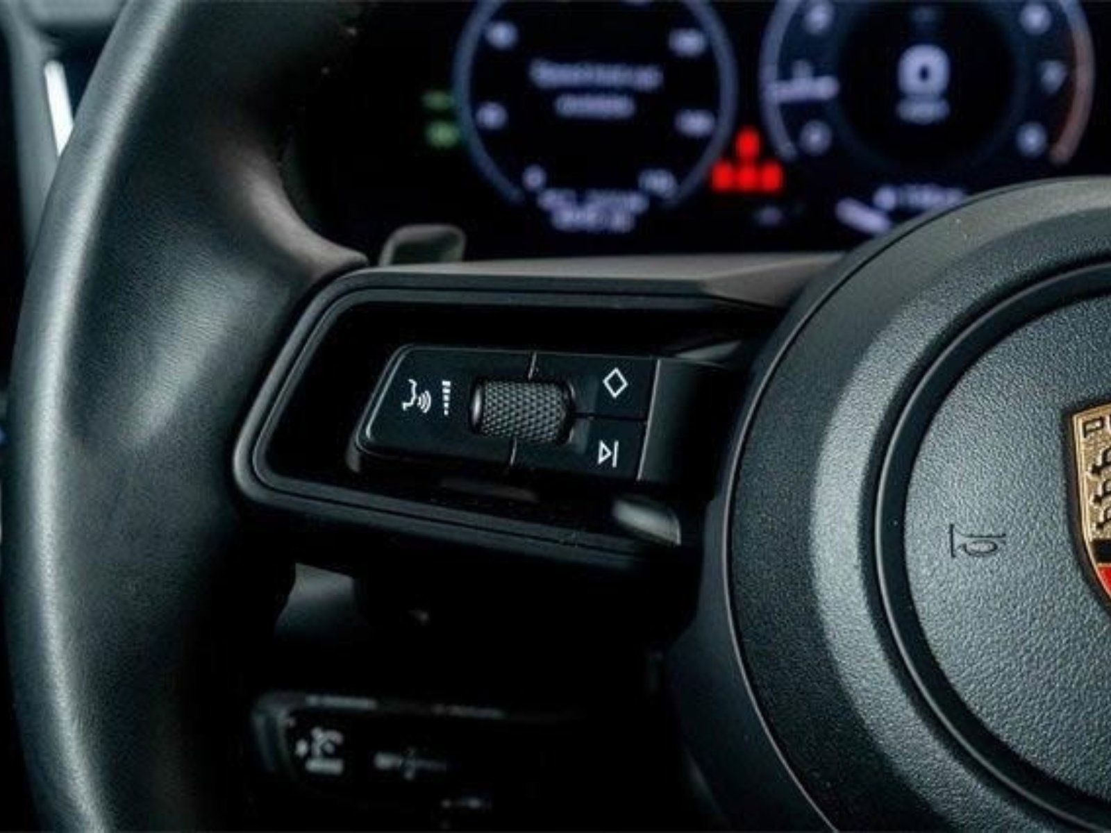 Used 2024 Porsche Cayenne image 18
