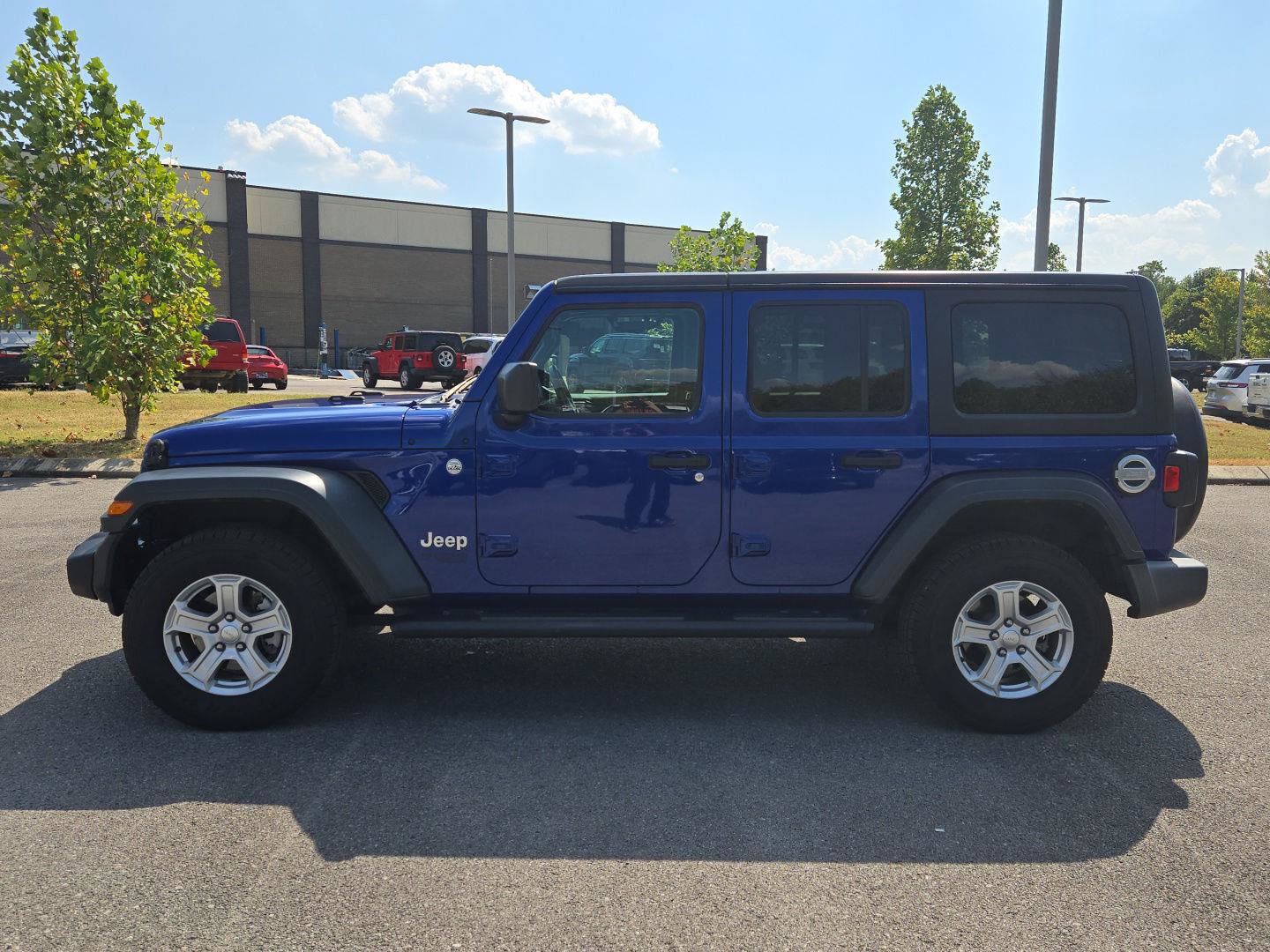 Used 2018 Jeep Wrangler Unlimited Sport S AWD/4WD image 4