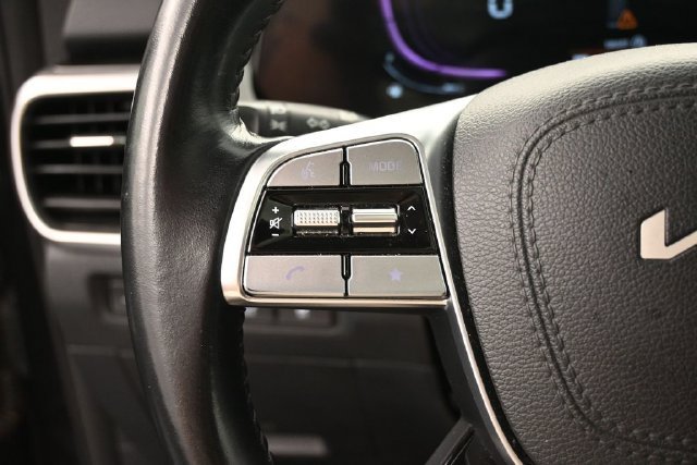 Used 2025 Kia Telluride S FWD image 24
