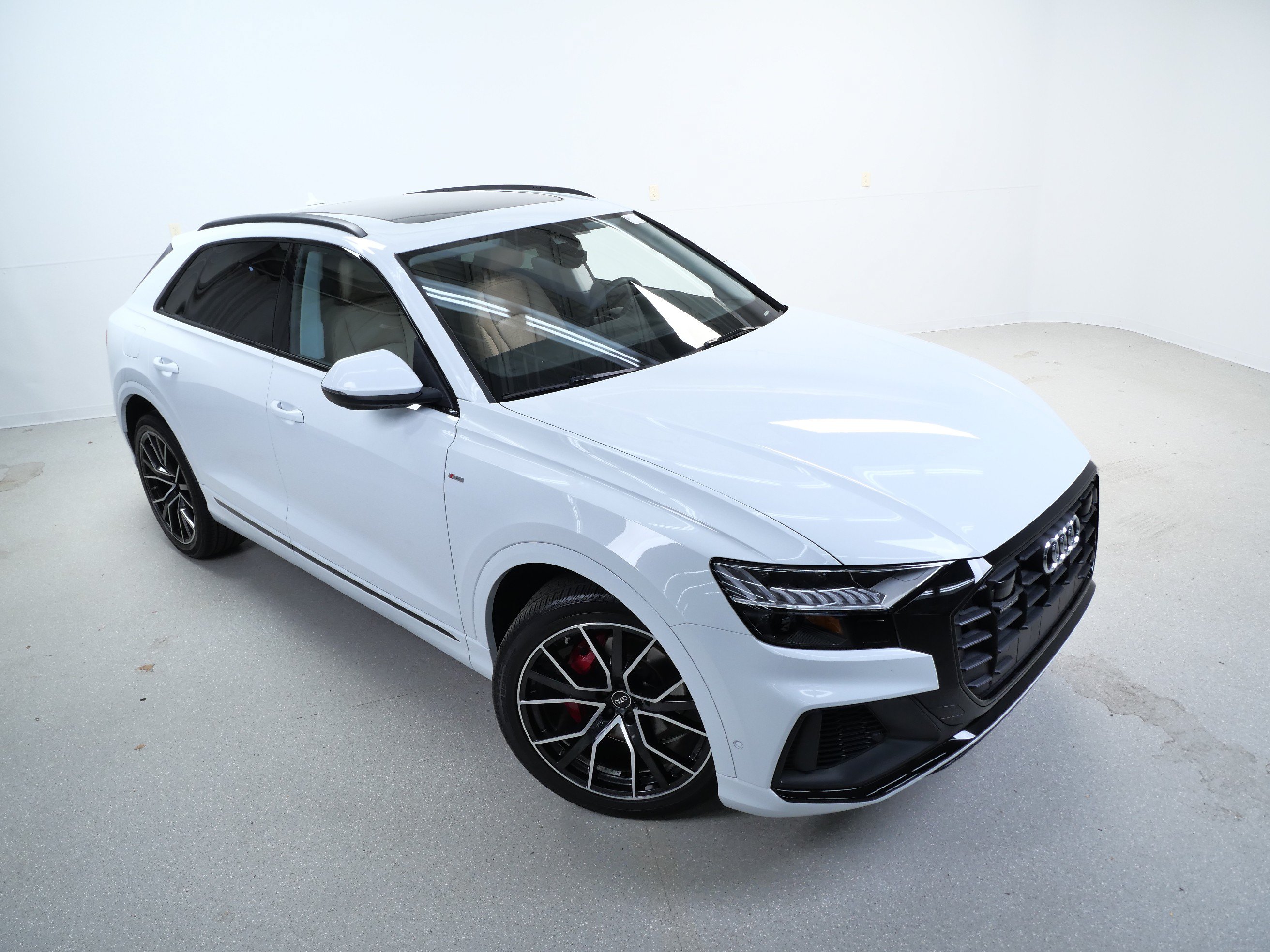 Used 2023 Audi Q8 Premium Plus w/ Premium Plus Package AWD/4WD image 4