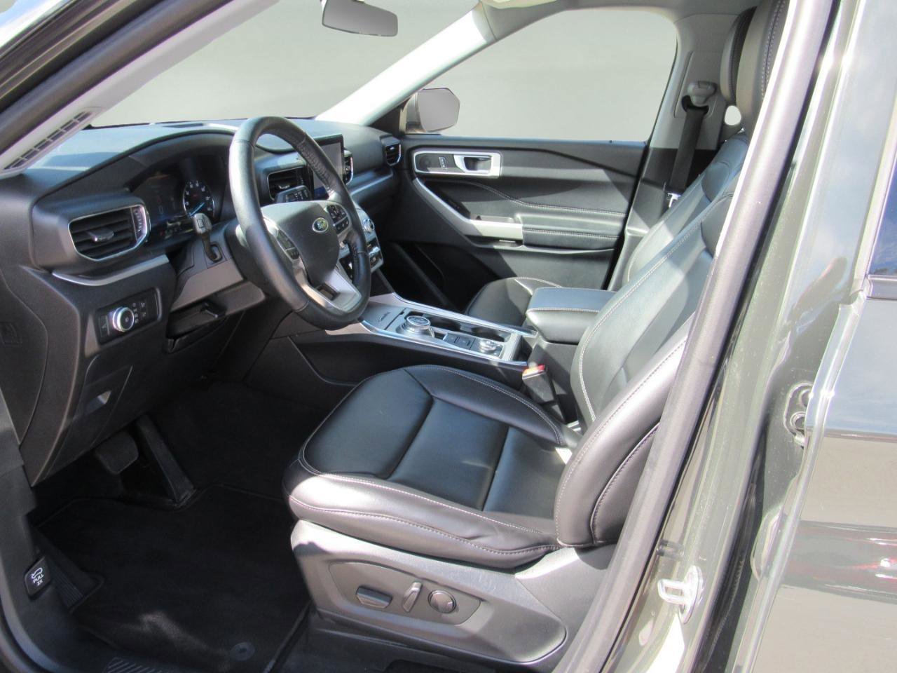 Used 2022 Ford Explorer XLT w/ Equipment Group 202A image 13