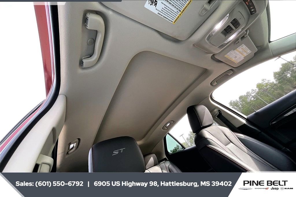 Used 2023 Buick Envision Essence w/ Sport Touring Package image 16