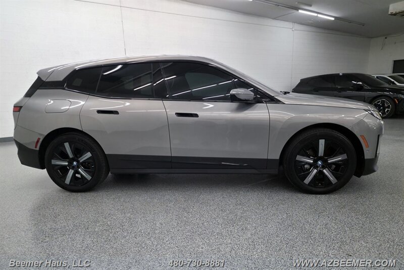 Used 2024 BMW iX xDrive50 w/ Premium Package AWD/4WD image 20
