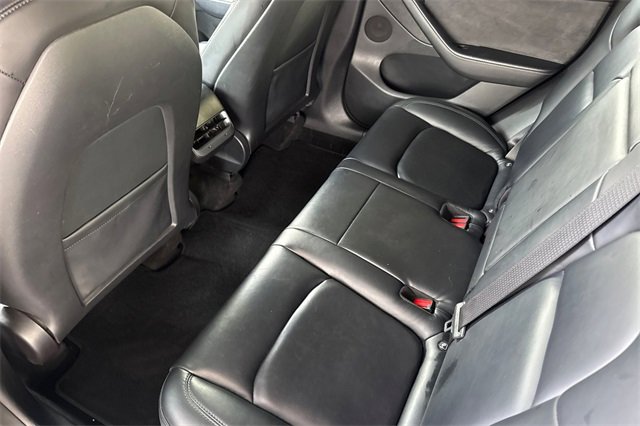 Used 2022 Tesla Model Y Long Range image 16